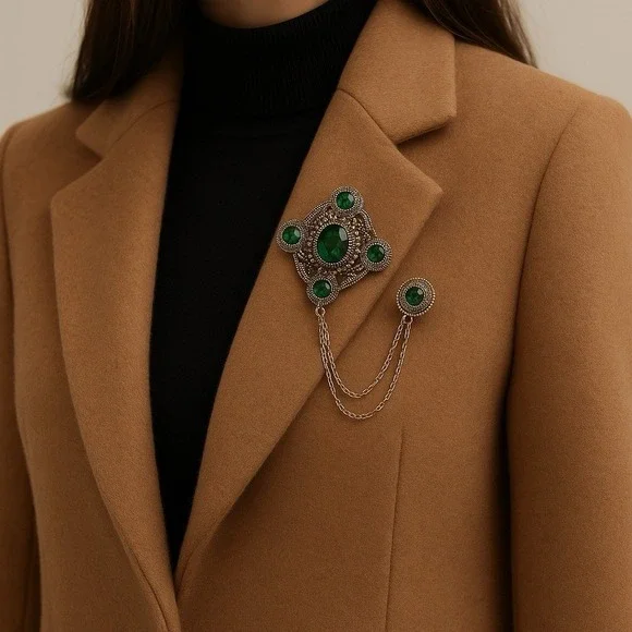 Baroque Vintage-Style Brooch for Women, Green Imitation Crystal & Chain Corsage - Picture 7 of 7